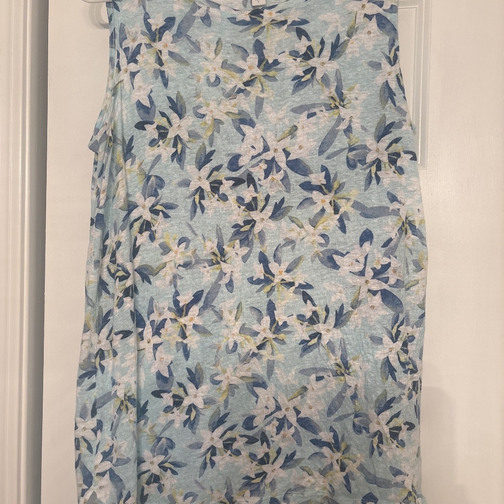 Woman’s linen sleeveless top